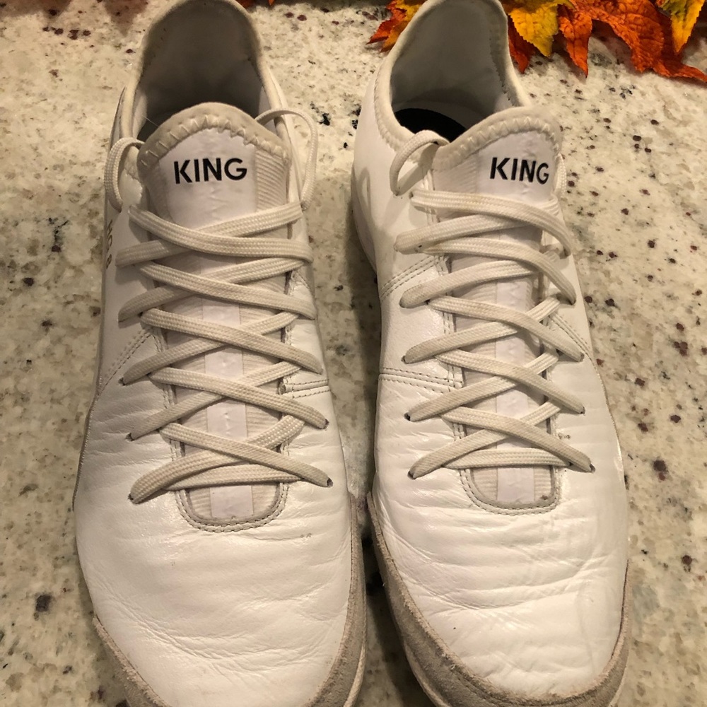 Womens puma king Indoor soccer shoes